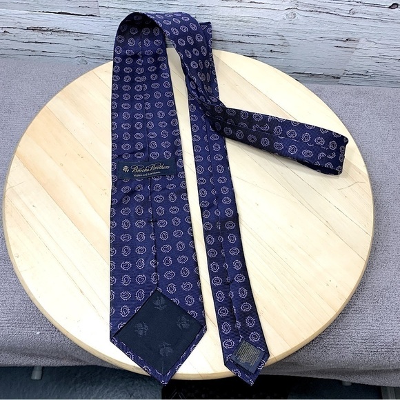 brooks Brothers Classic Neck Tie Navy Blue Purple Paisley 100% Woven Silk O/S - Picture 8 of 12